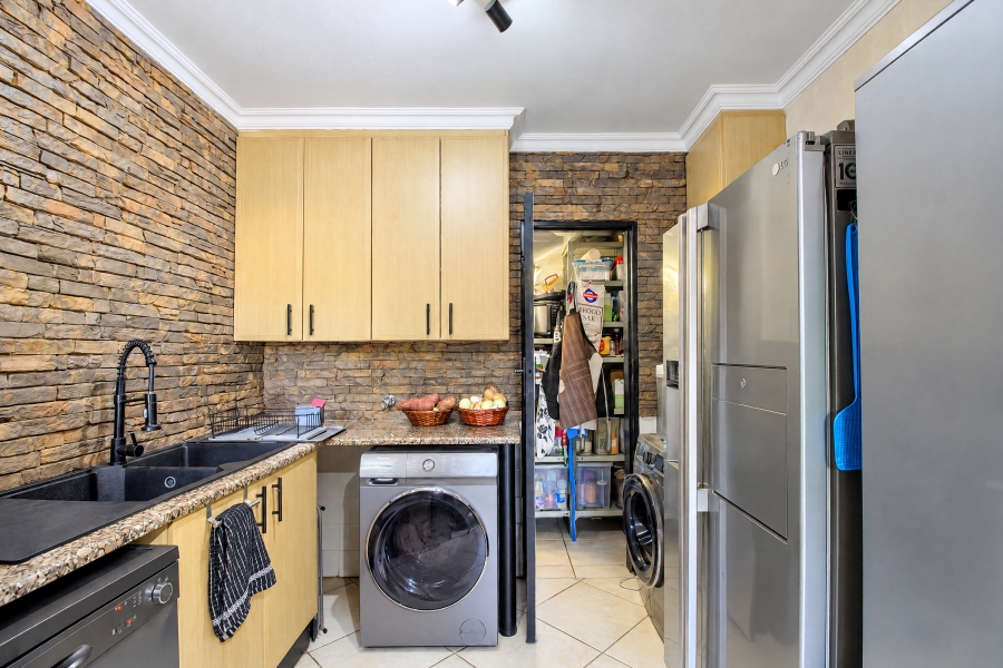 3 Bedroom Property for Sale in Faerie Glen Gauteng