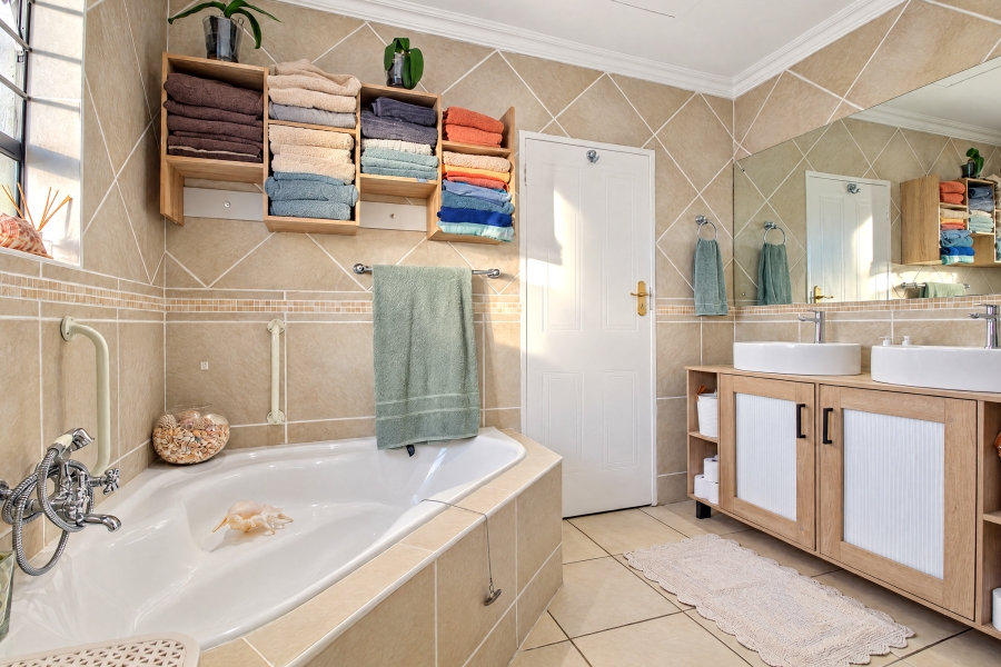 3 Bedroom Property for Sale in Faerie Glen Gauteng