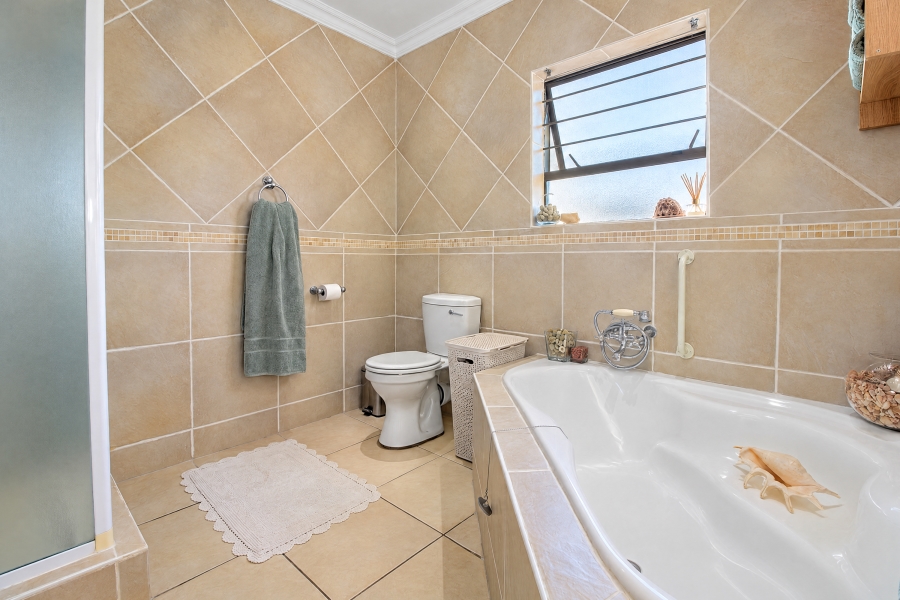 3 Bedroom Property for Sale in Faerie Glen Gauteng