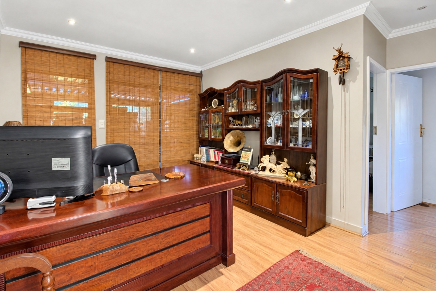 3 Bedroom Property for Sale in Faerie Glen Gauteng
