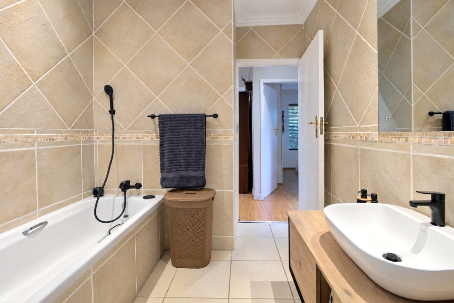 3 Bedroom Property for Sale in Faerie Glen Gauteng