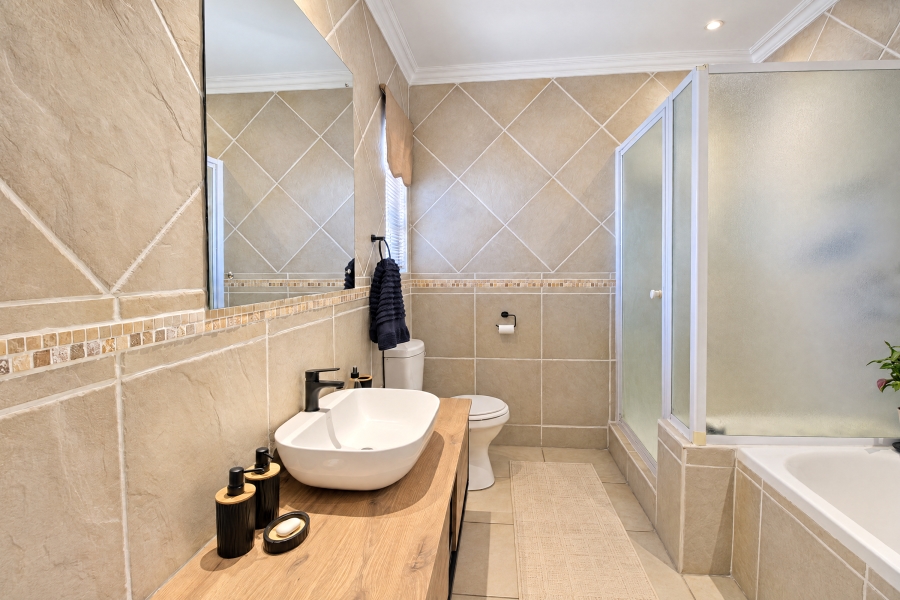 3 Bedroom Property for Sale in Faerie Glen Gauteng