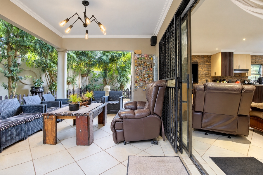 3 Bedroom Property for Sale in Faerie Glen Gauteng