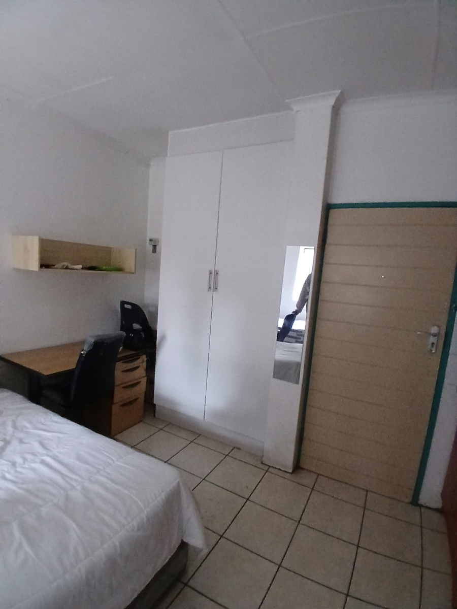 1 Bedroom Property for Sale in Glen Austin Gauteng