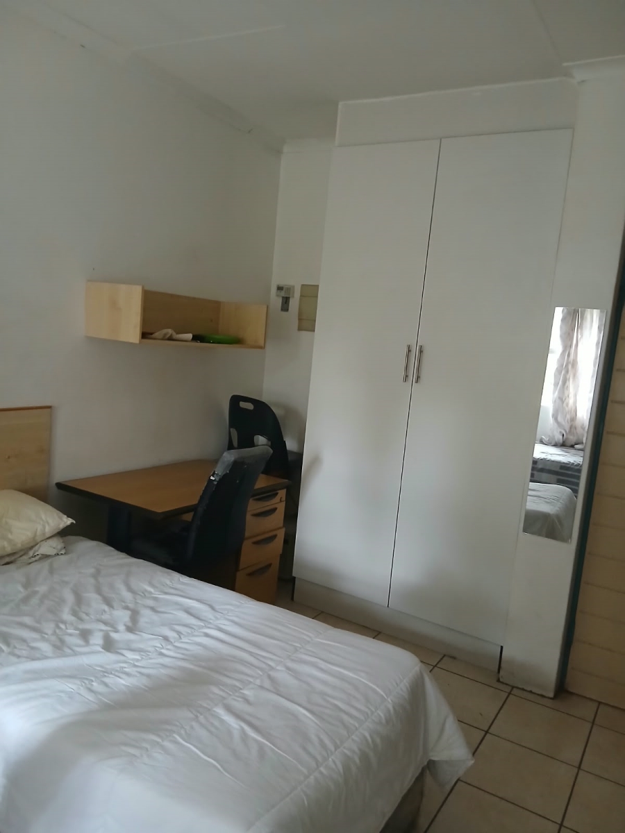 1 Bedroom Property for Sale in Glen Austin Gauteng