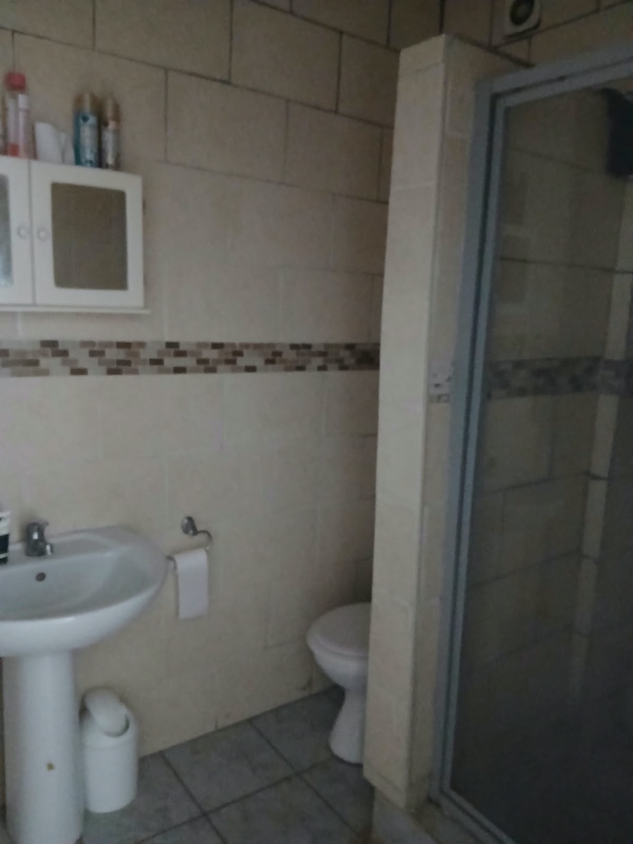 1 Bedroom Property for Sale in Glen Austin Gauteng