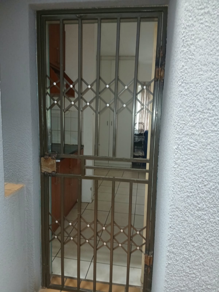 1 Bedroom Property for Sale in Glen Austin Gauteng