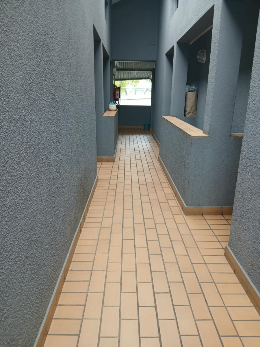 1 Bedroom Property for Sale in Glen Austin Gauteng