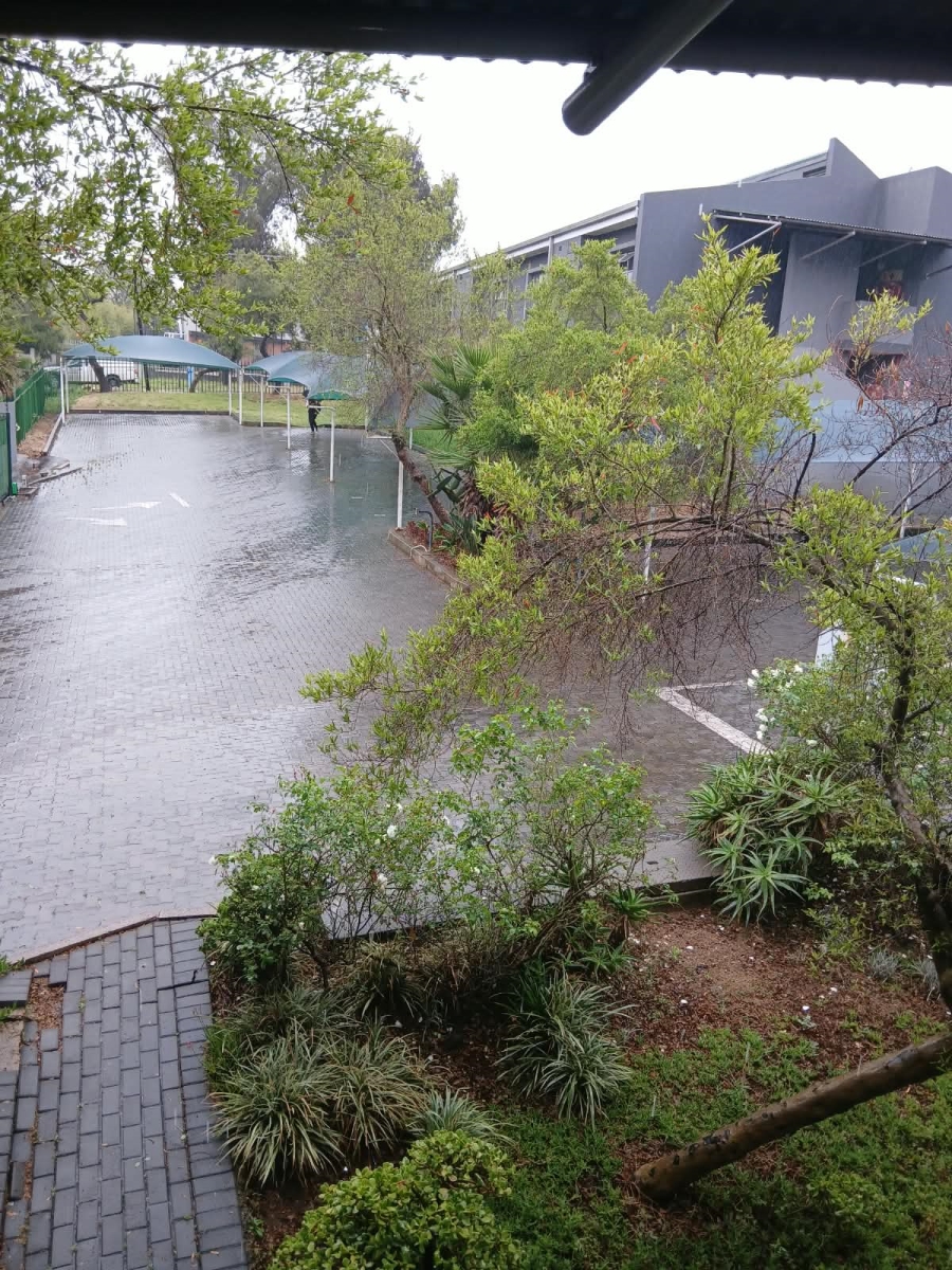 1 Bedroom Property for Sale in Glen Austin Gauteng