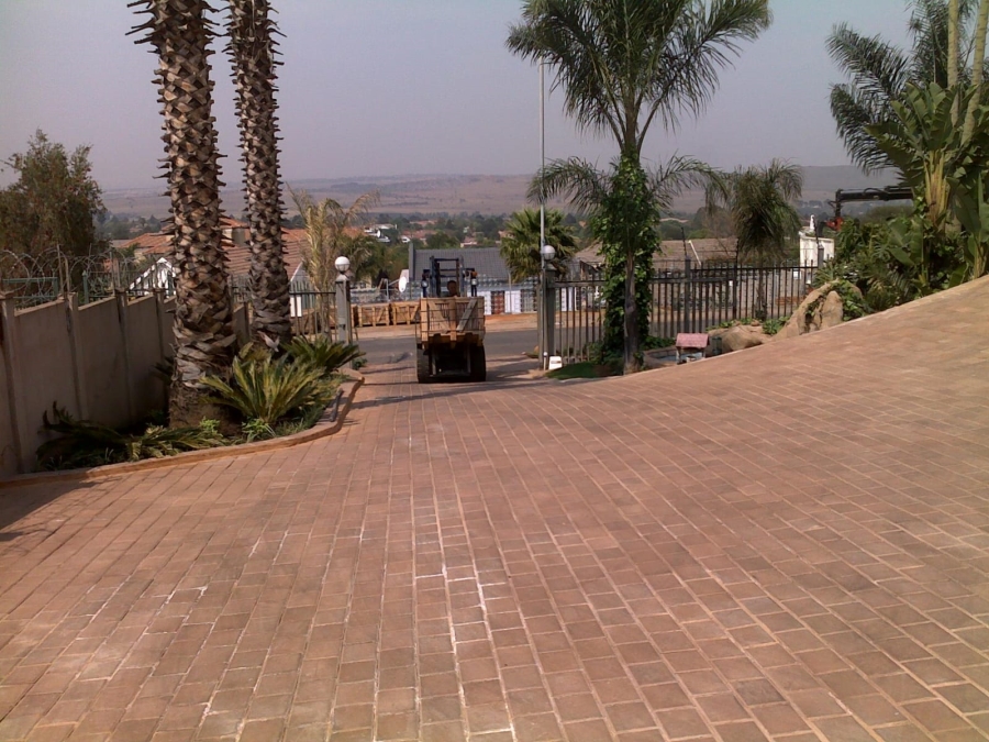 5 Bedroom Property for Sale in Christoburg Gauteng