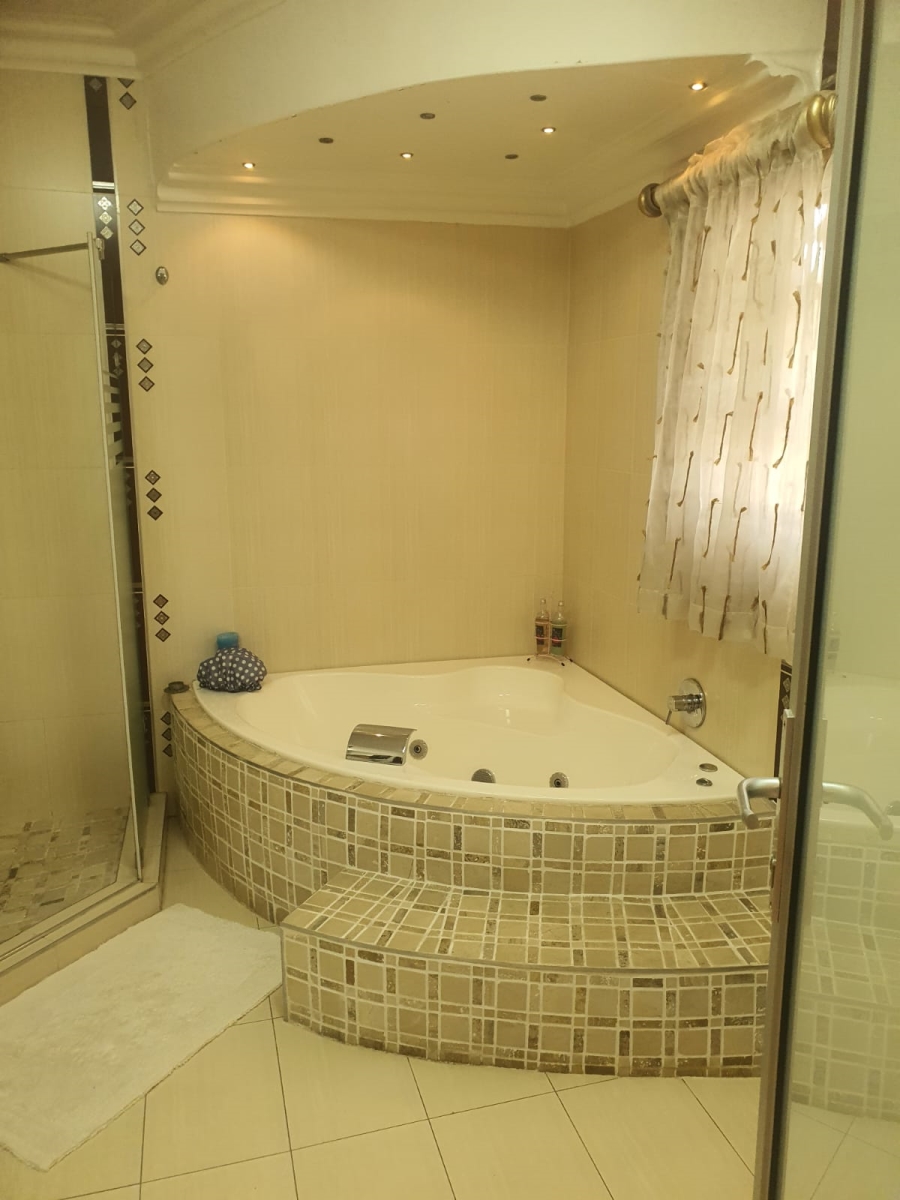5 Bedroom Property for Sale in Christoburg Gauteng