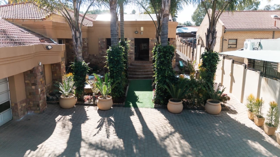 5 Bedroom Property for Sale in Christoburg Gauteng