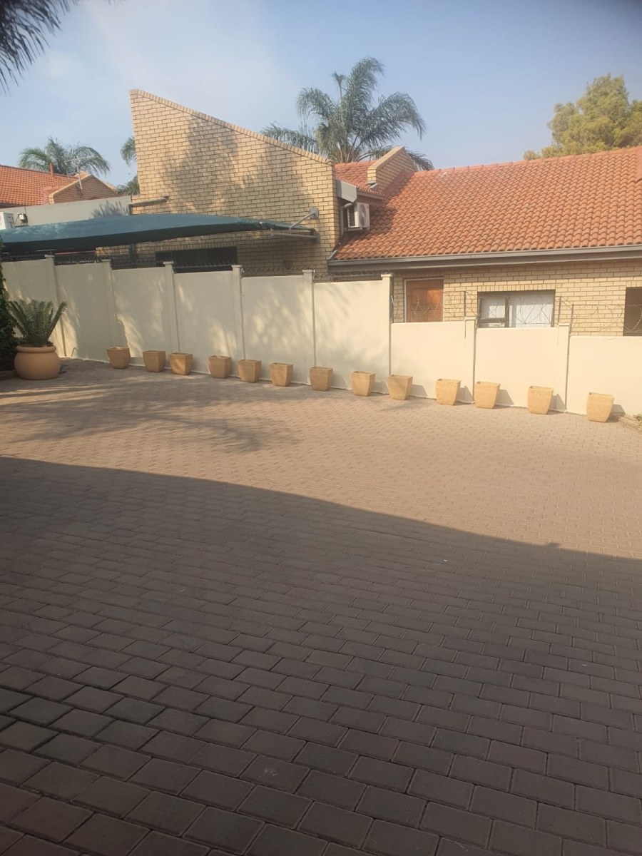 5 Bedroom Property for Sale in Christoburg Gauteng