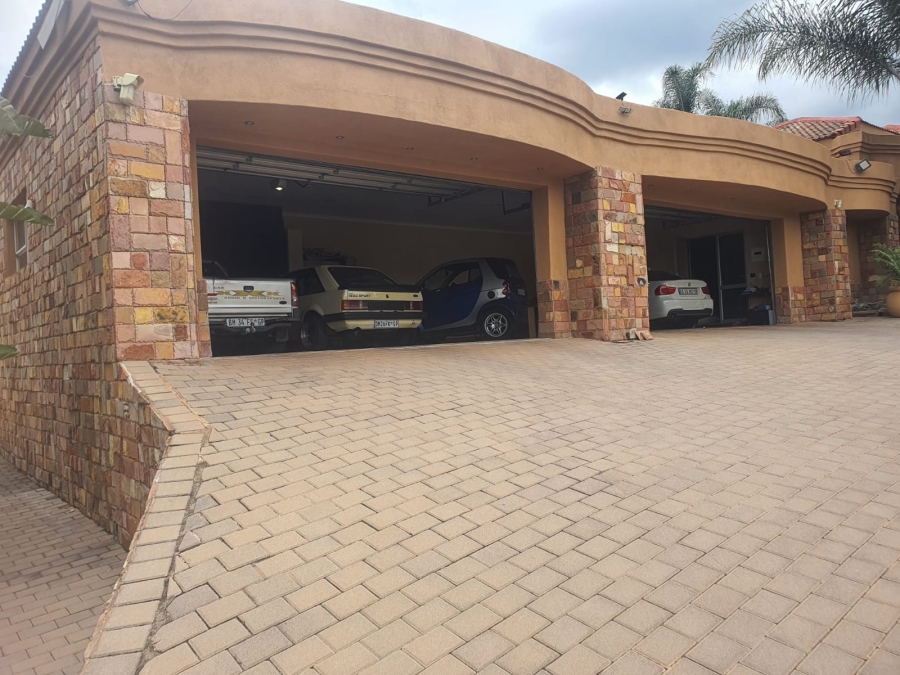5 Bedroom Property for Sale in Christoburg Gauteng