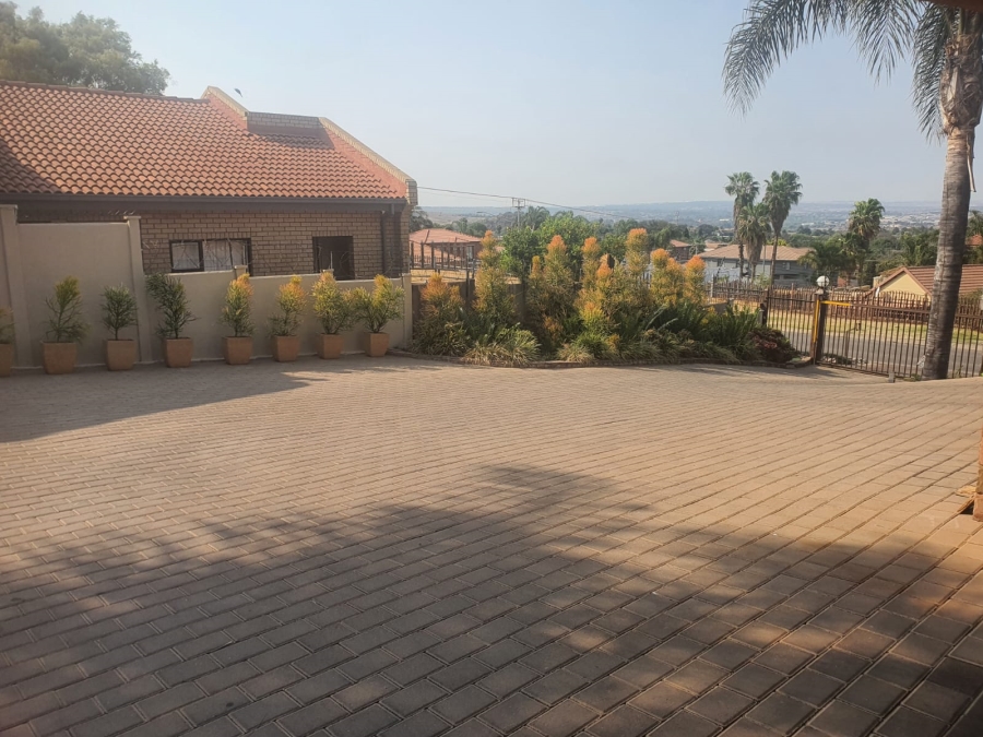 5 Bedroom Property for Sale in Christoburg Gauteng