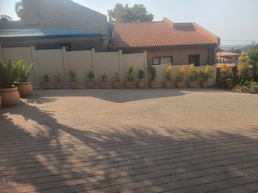 5 Bedroom Property for Sale in Christoburg Gauteng