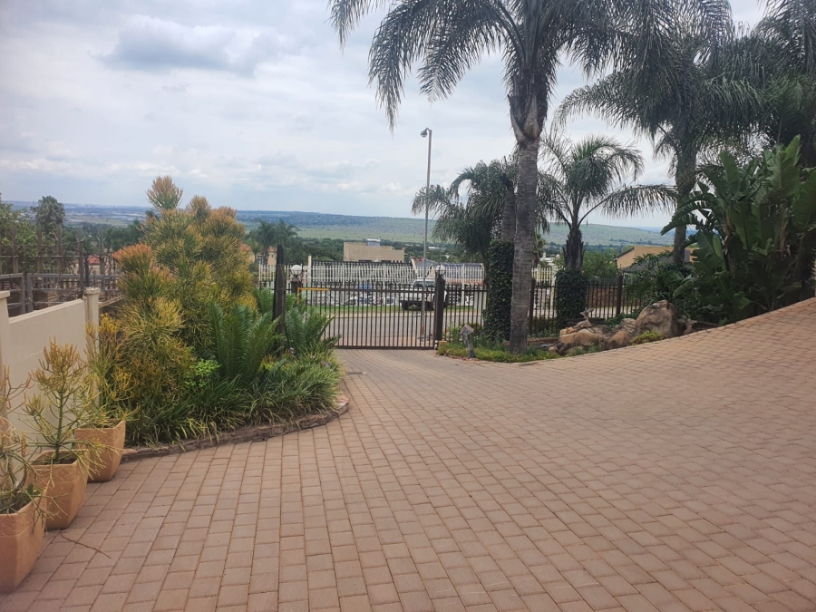 5 Bedroom Property for Sale in Christoburg Gauteng