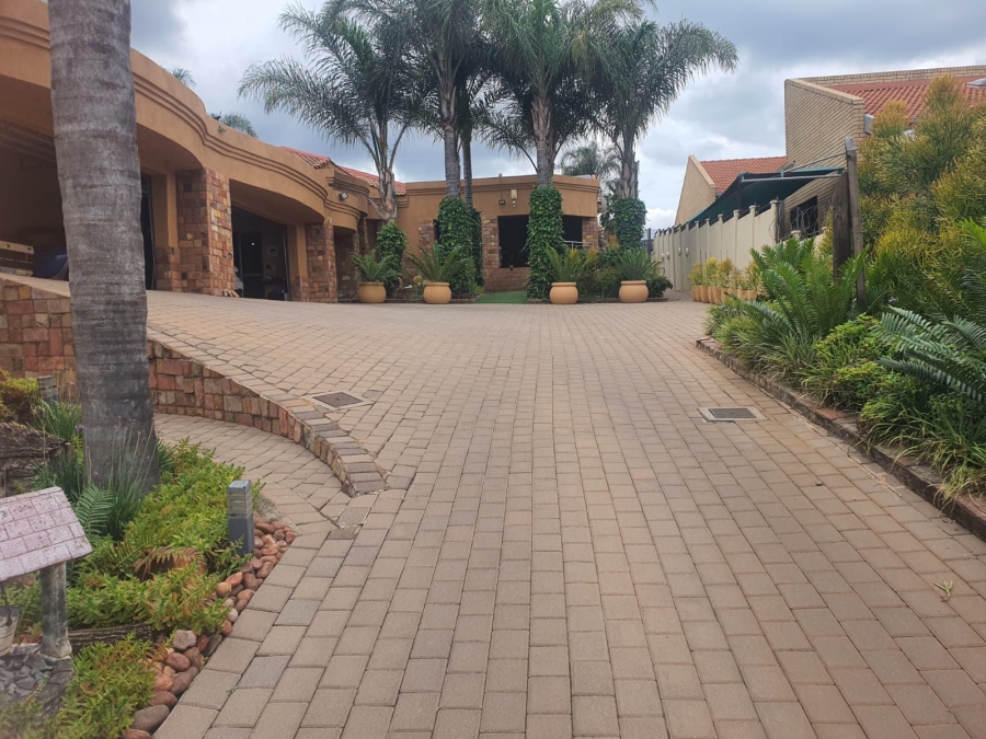 5 Bedroom Property for Sale in Christoburg Gauteng