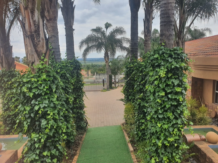 5 Bedroom Property for Sale in Christoburg Gauteng