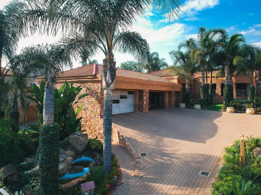 5 Bedroom Property for Sale in Christoburg Gauteng