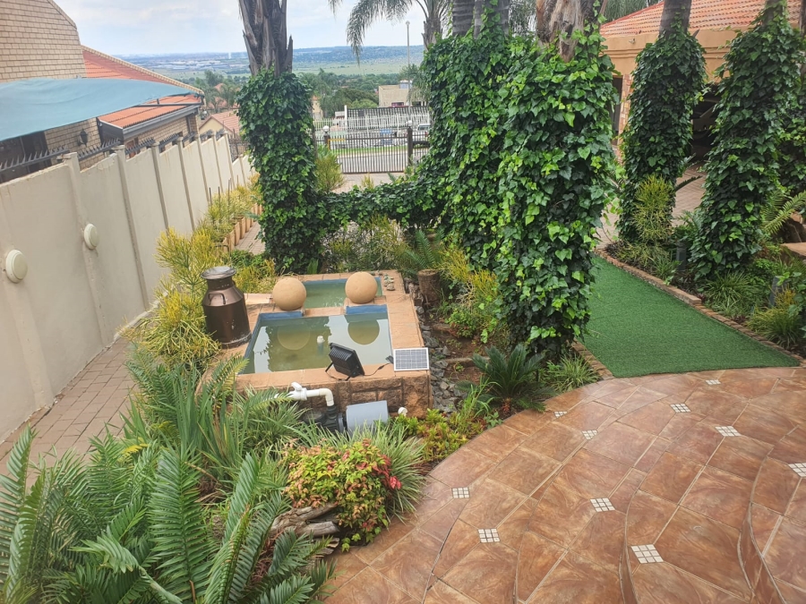 5 Bedroom Property for Sale in Christoburg Gauteng