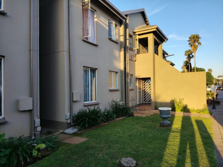 2 Bedroom Property for Sale in Lakefield Gauteng