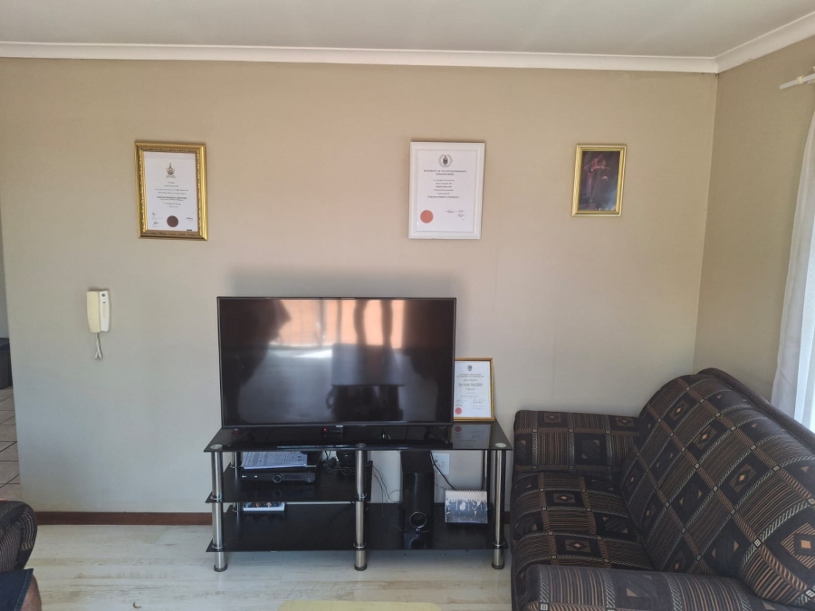 To Let 2 Bedroom Property for Rent in Equestria Gauteng