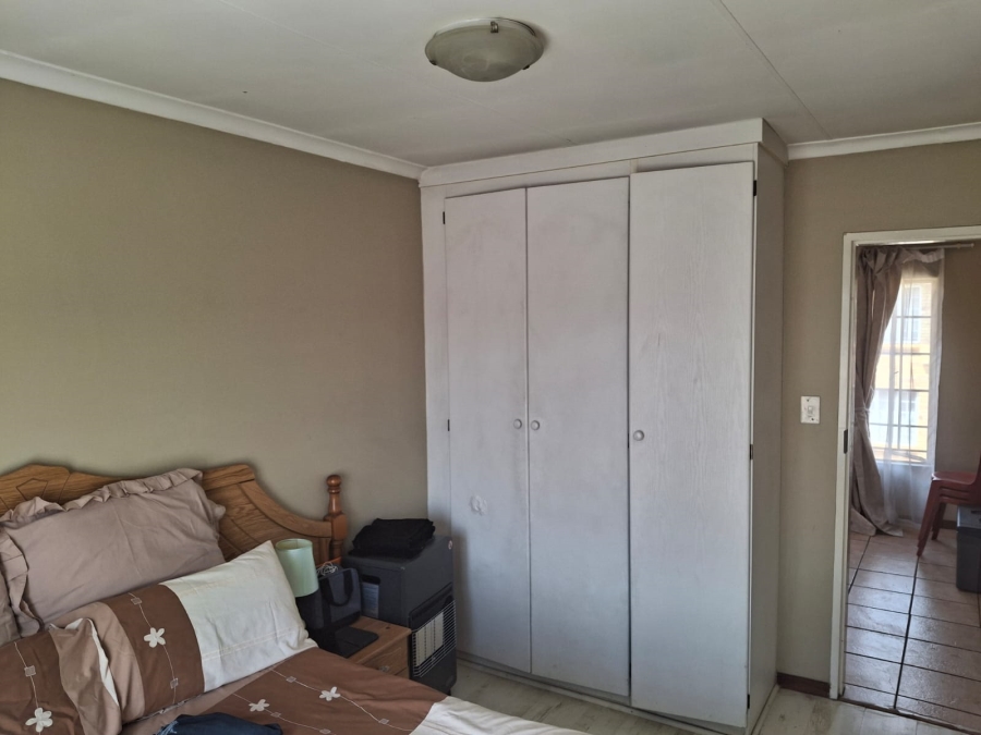 To Let 2 Bedroom Property for Rent in Equestria Gauteng