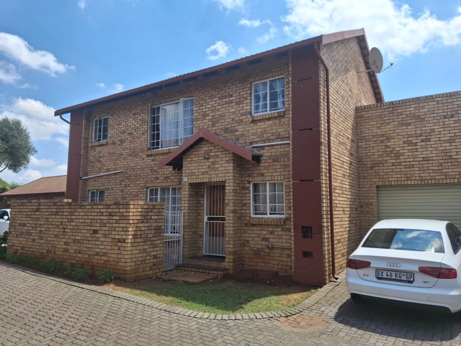 To Let 2 Bedroom Property for Rent in Equestria Gauteng