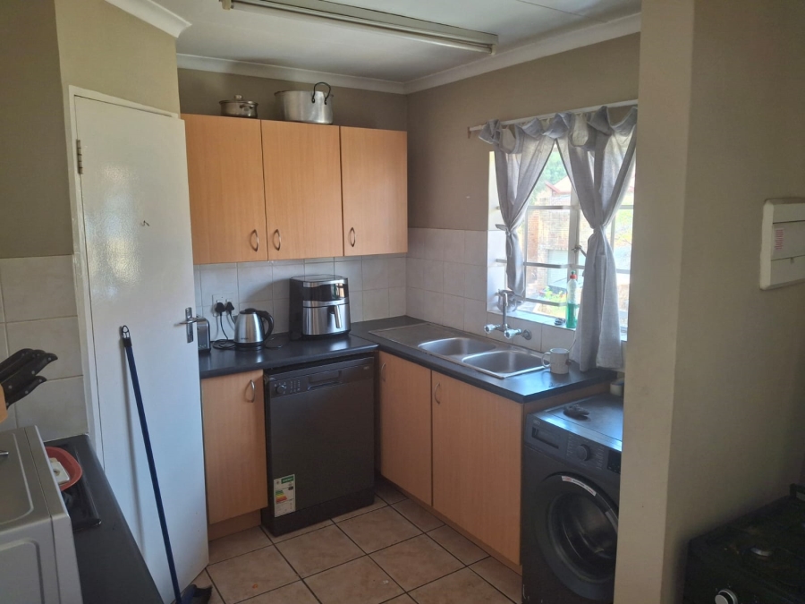To Let 2 Bedroom Property for Rent in Equestria Gauteng