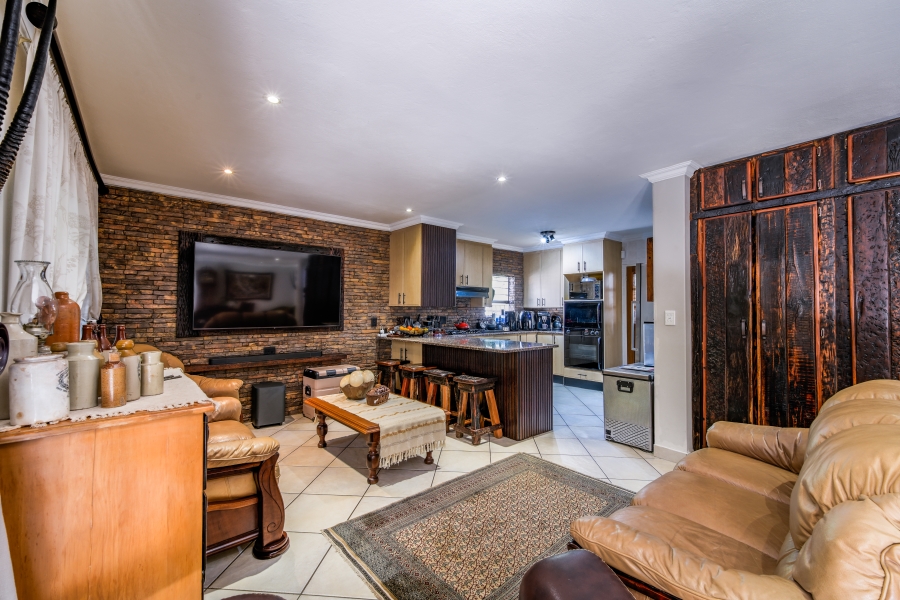 3 Bedroom Property for Sale in Faerie Glen Gauteng