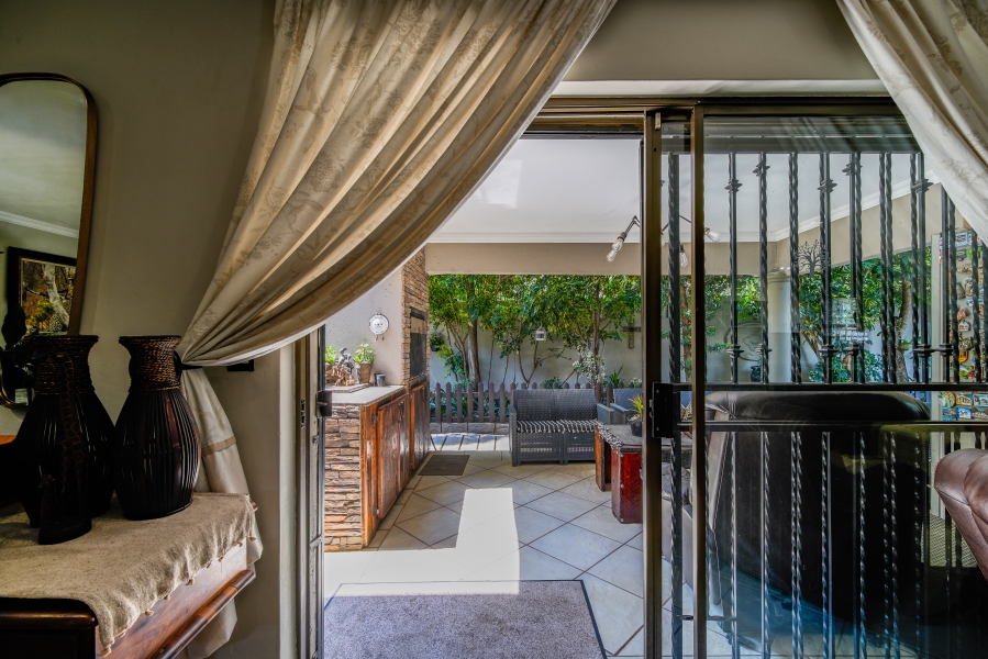 3 Bedroom Property for Sale in Faerie Glen Gauteng