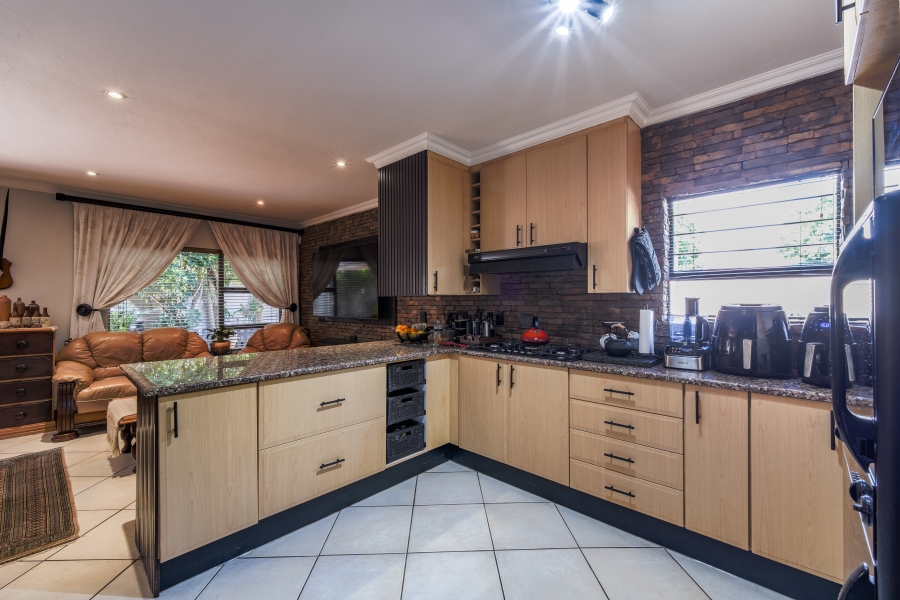 3 Bedroom Property for Sale in Faerie Glen Gauteng