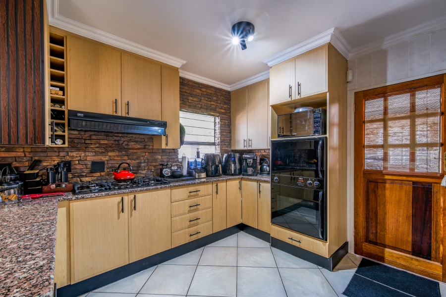 3 Bedroom Property for Sale in Faerie Glen Gauteng