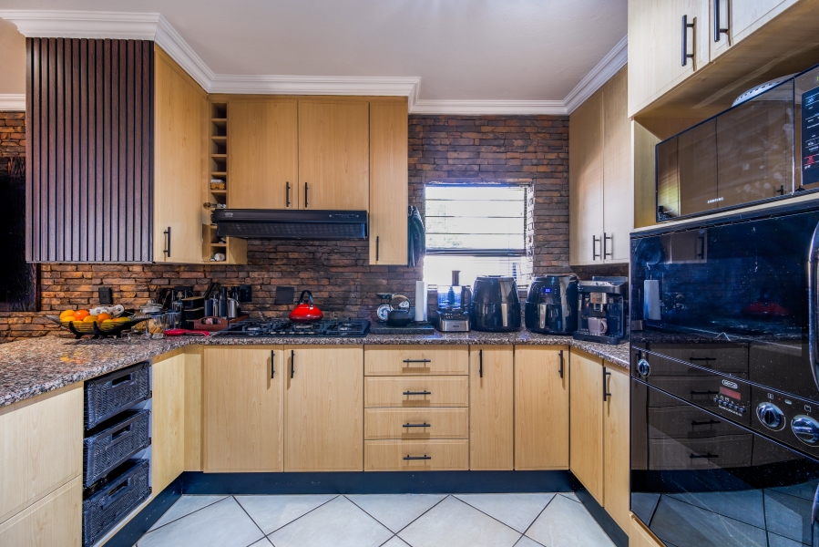 3 Bedroom Property for Sale in Faerie Glen Gauteng