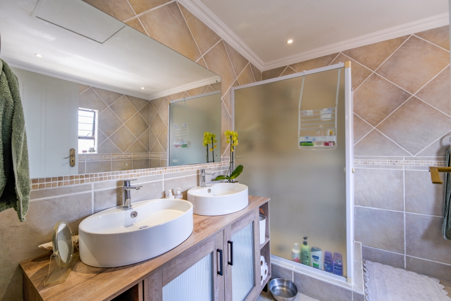 3 Bedroom Property for Sale in Faerie Glen Gauteng