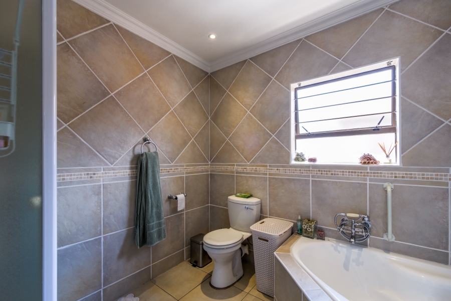 3 Bedroom Property for Sale in Faerie Glen Gauteng