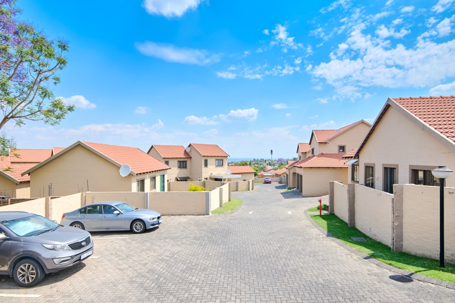 3 Bedroom Property for Sale in Halfway Gardens Gauteng