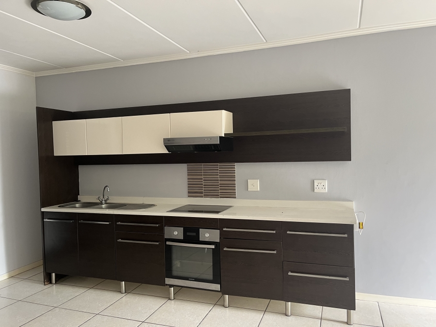 To Let 2 Bedroom Property for Rent in Douglasdale Gauteng