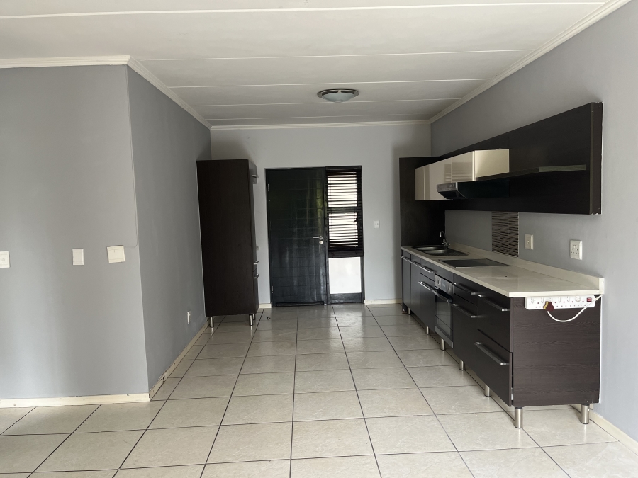 To Let 2 Bedroom Property for Rent in Douglasdale Gauteng