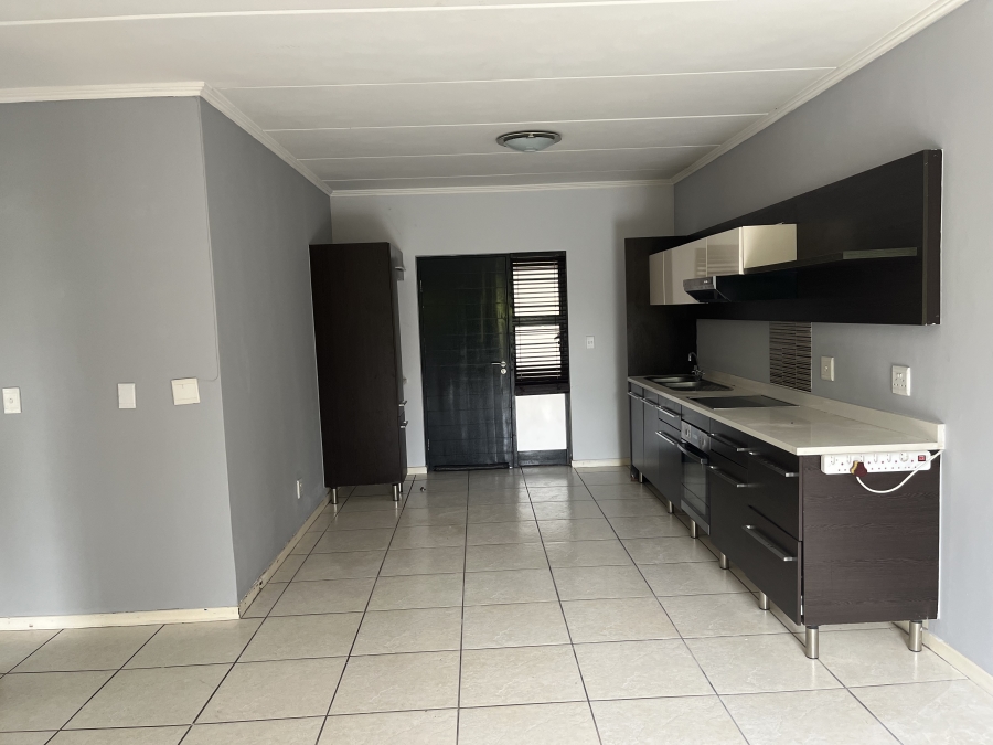 To Let 2 Bedroom Property for Rent in Douglasdale Gauteng