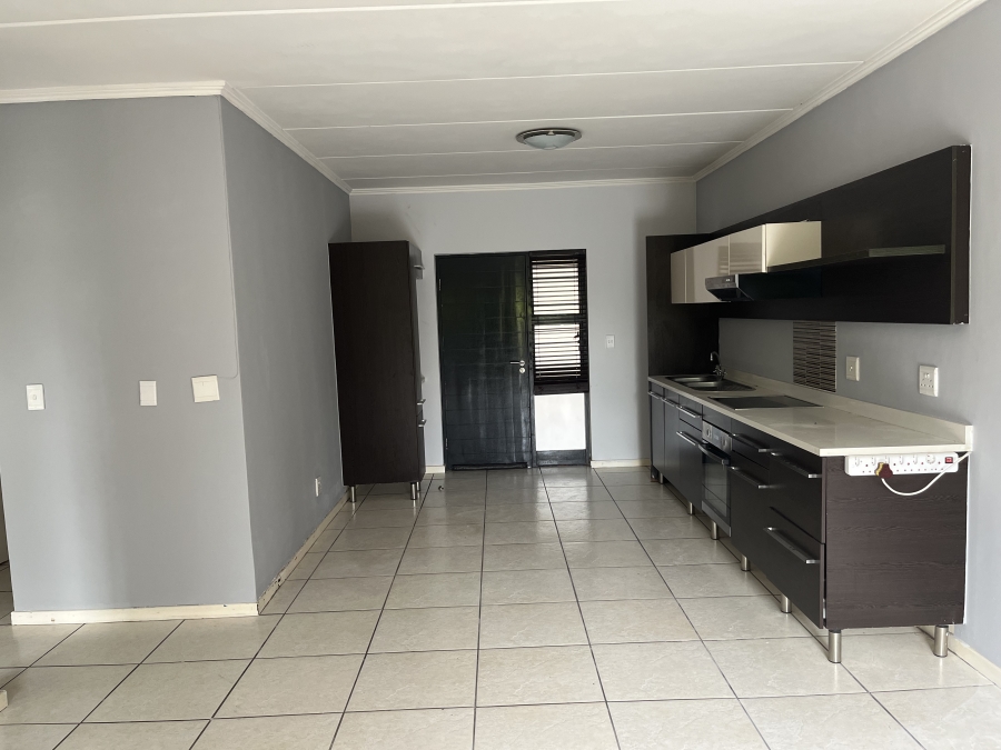 To Let 2 Bedroom Property for Rent in Douglasdale Gauteng