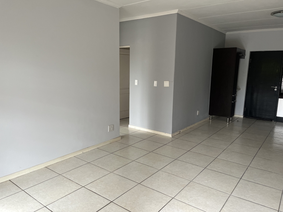To Let 2 Bedroom Property for Rent in Douglasdale Gauteng