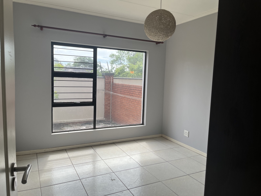 To Let 2 Bedroom Property for Rent in Douglasdale Gauteng