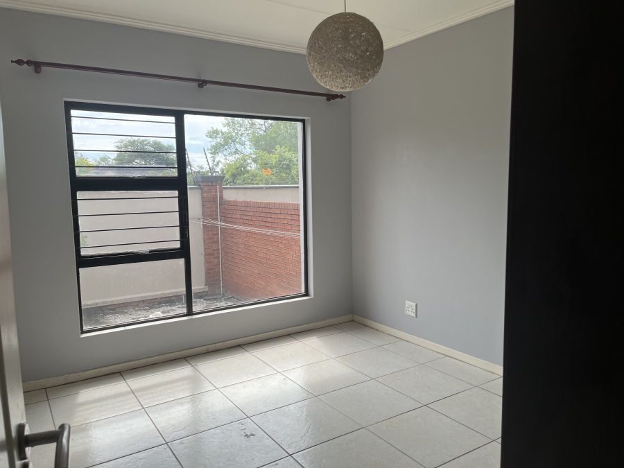 To Let 2 Bedroom Property for Rent in Douglasdale Gauteng