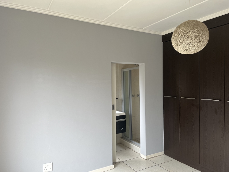 To Let 2 Bedroom Property for Rent in Douglasdale Gauteng