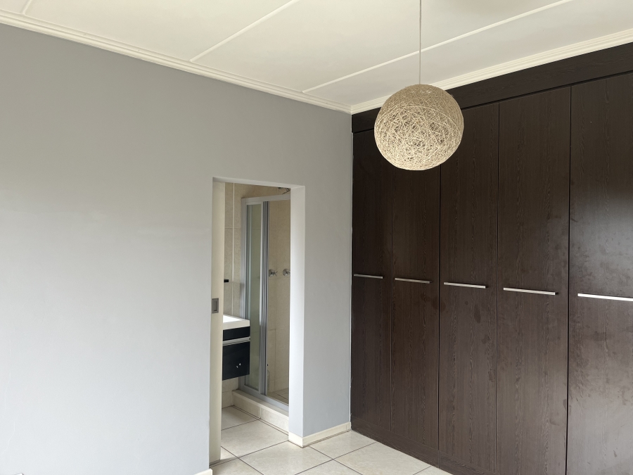To Let 2 Bedroom Property for Rent in Douglasdale Gauteng