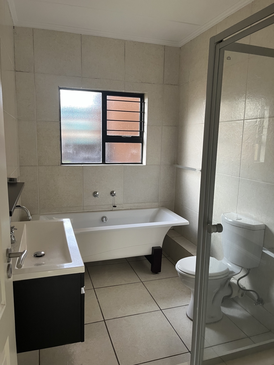 To Let 2 Bedroom Property for Rent in Douglasdale Gauteng