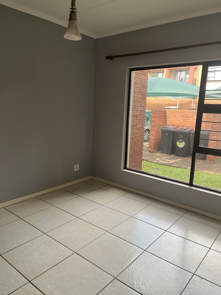 To Let 2 Bedroom Property for Rent in Douglasdale Gauteng