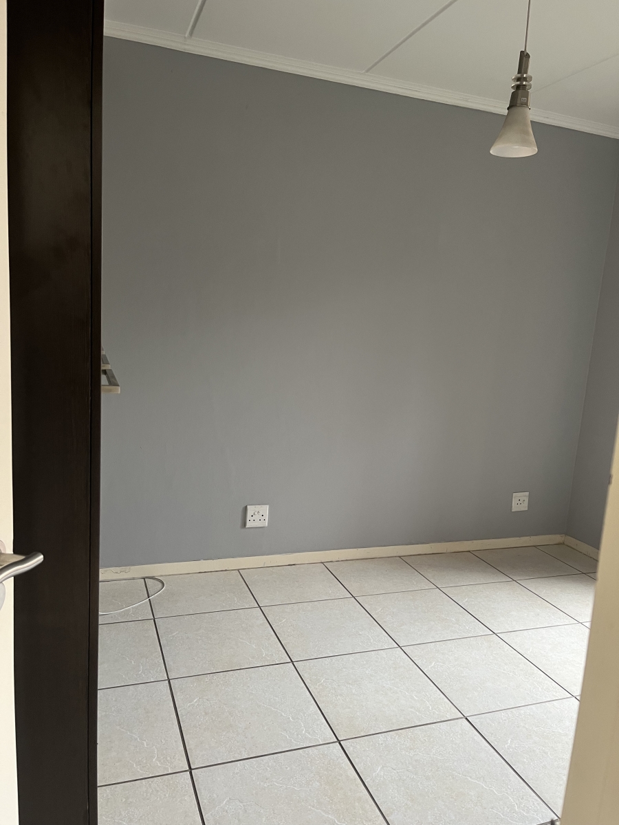 To Let 2 Bedroom Property for Rent in Douglasdale Gauteng